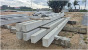05 (cinco) pilares (pé direito), pré-fabricados em concreto armado