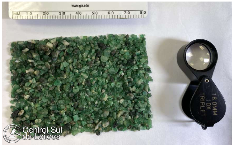 Lote de esmeraldas naturais