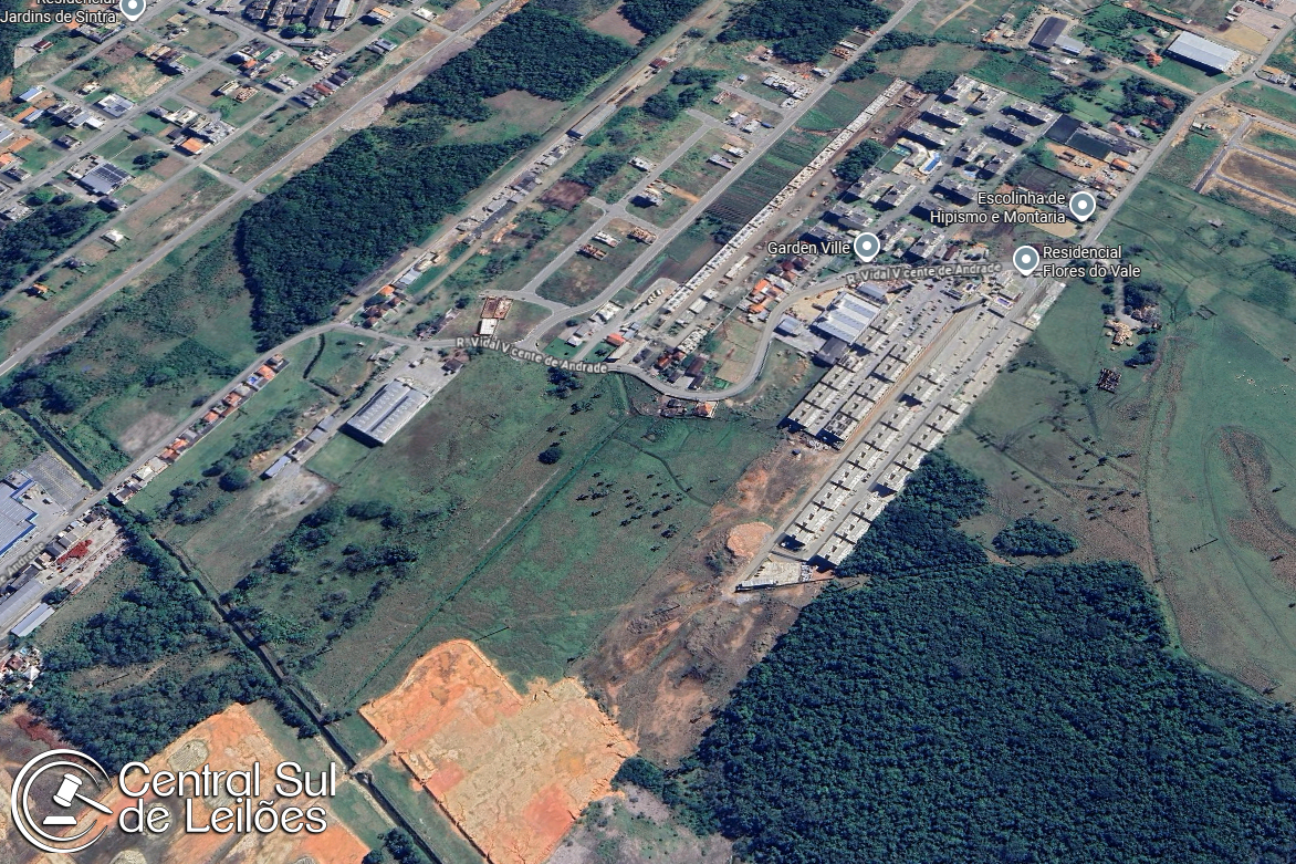 Terreno com área de 8.902,27m², com Edificações, bairro Forquilhas, no Município de São José/SC