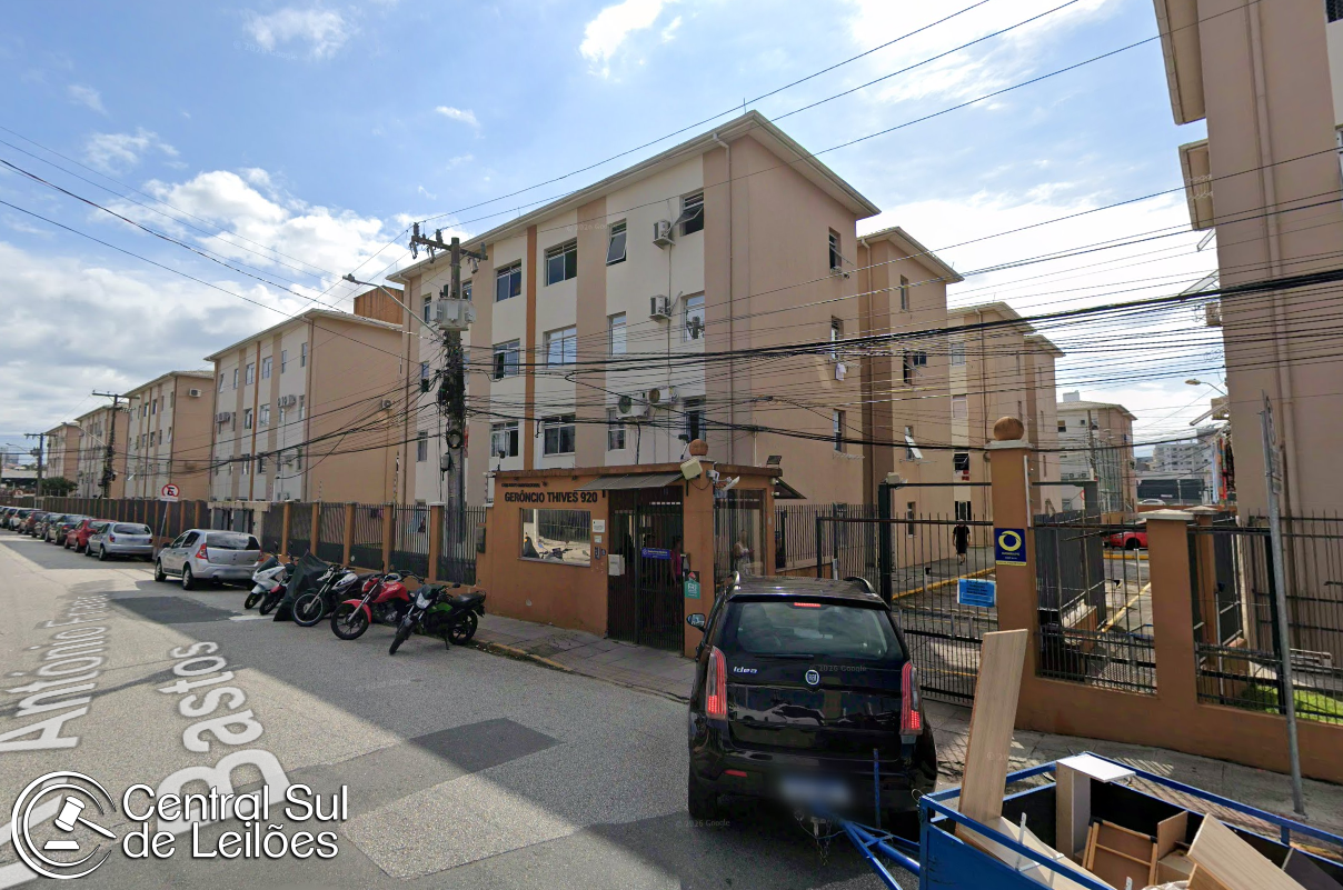 Apartamento nº 33, bloco 12, no Conjunto Hab. Gerôncio Thives, em São José/SC