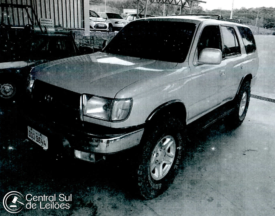Sucata de camioneta Imp/Toyota Hilux 4CS, ano/modelo 1998, placa CWK2393