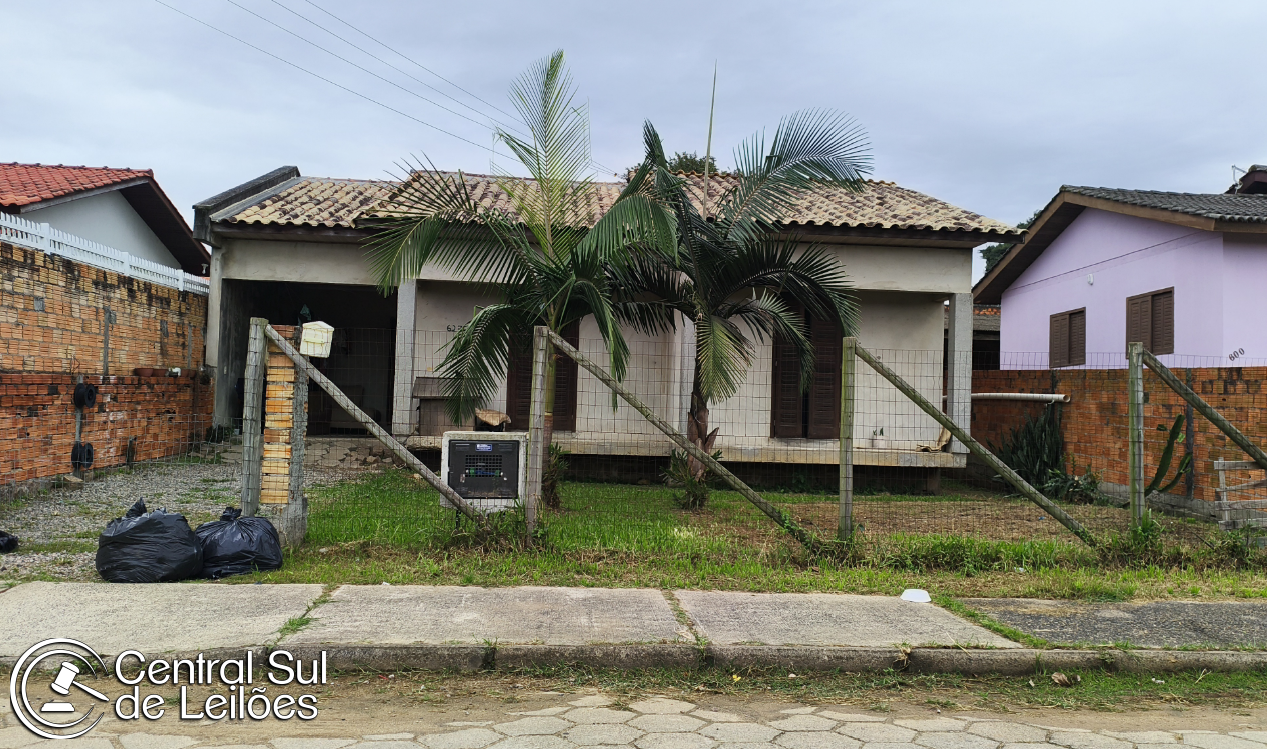 Imóvel com área de 360,34m², no Loteamento Antônio Checluski, bairro Tereza Cristina, em Içara/SC