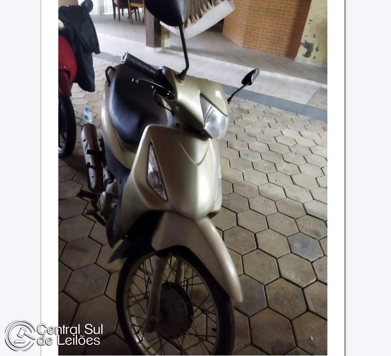 Motocicleta Honda Biz 125 ES 2010 em bom estado
